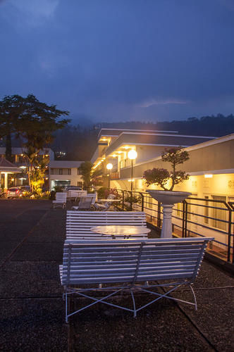 Tanjung Plaza Hotel Prigen Extérieur photo