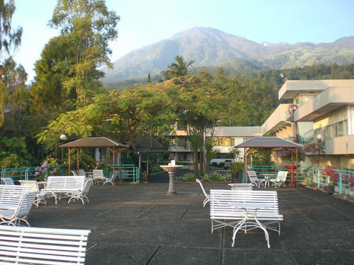 Tanjung Plaza Hotel Prigen Extérieur photo